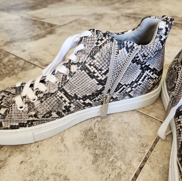 J slide sneakers - Picture 3 of 5